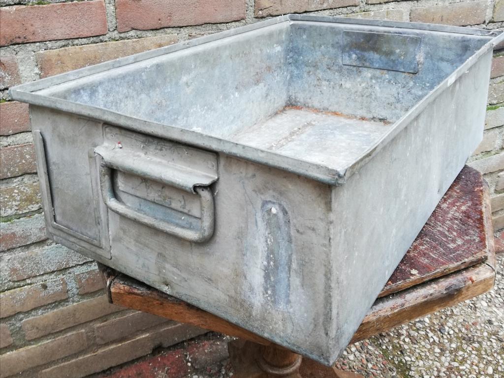 Magazijnbak. Industrieel. Zink. 52/34/18 cm., Ophalen, Gebruikt