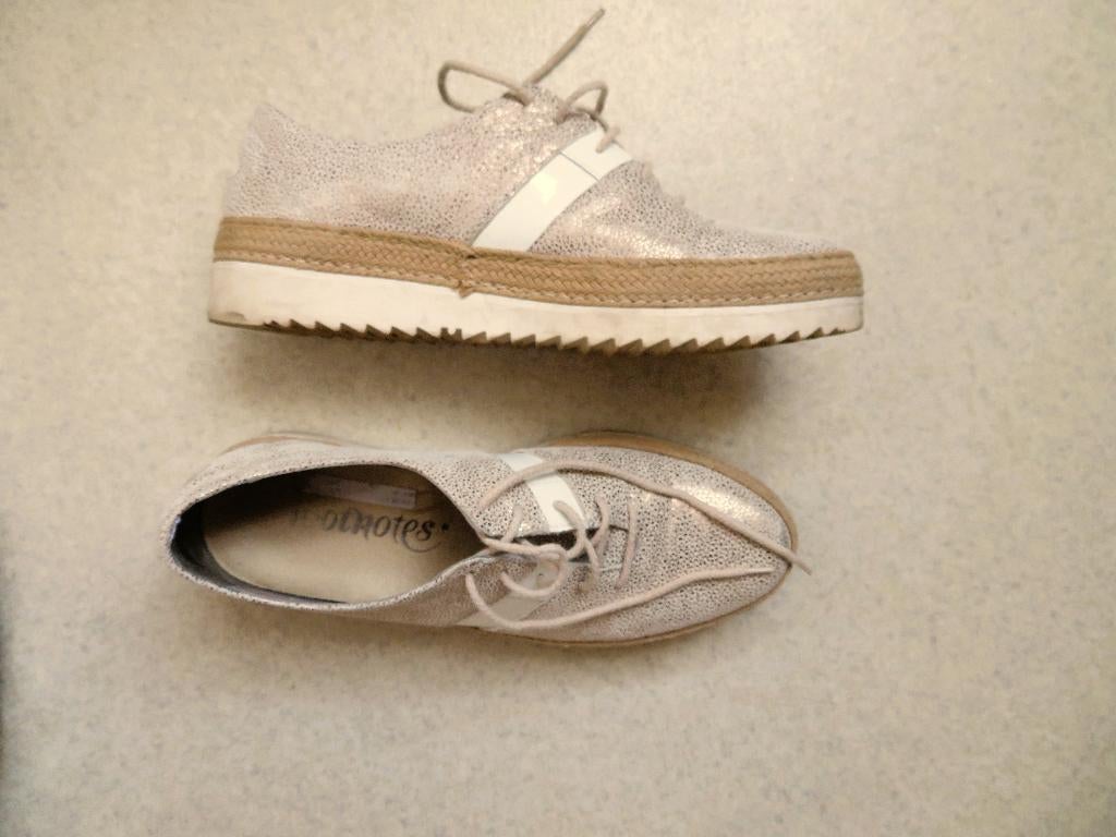 FOOTNOTES  schoenen sneakers beige leer maat 38,5, Kleding | Dames, Schoenen, Beige, Ophalen of Verzenden, Footnotes, Sneakers of Gympen