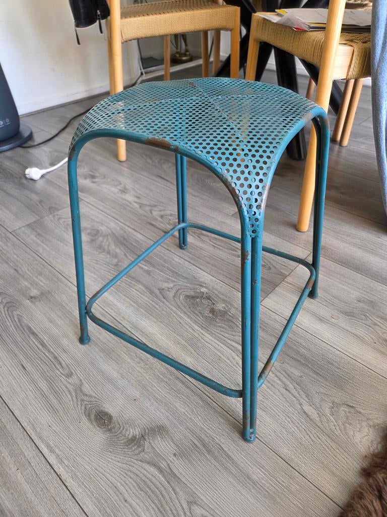 Decoratieve petrol kruk, oud gemaakt, Huis en Inrichting, Krukjes, Ophalen, Hout