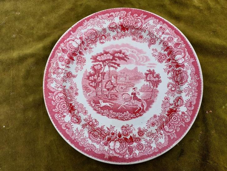 Antiek wandbord Petrus Regout, decor Amazone, kleur rood., Antiek en Kunst, Antiek | Wandborden en Tegels, Verzenden