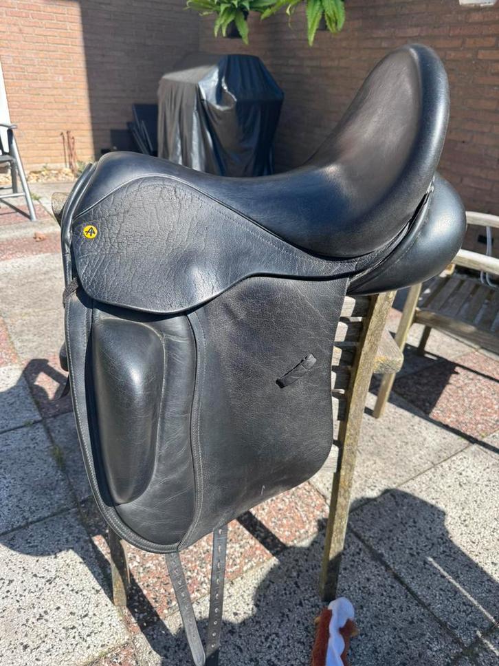 Anatomica Cygnus G3 dressuurzadel 17 inch, Dieren en Toebehoren, Paarden en Pony's | Zadels, Gebruikt, Dressuur, Ophalen