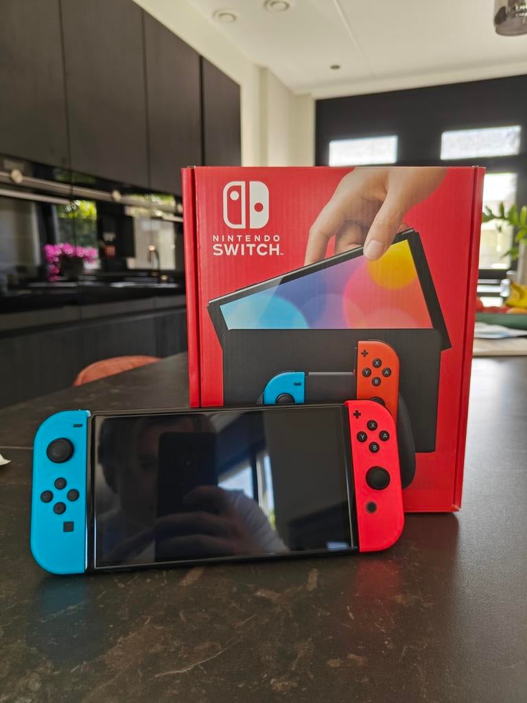Switch OLED met accessoires, Zo goed als nieuw, Met 1 controller, Met harde schijf, Switch OLED