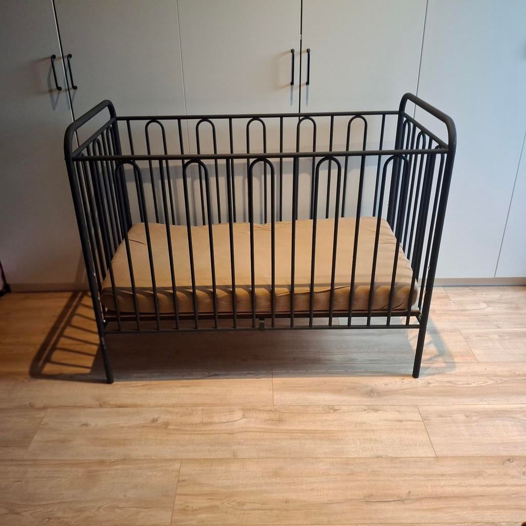 Mooi ijzeren ledikant, Kinderen en Baby's, Babywiegjes en Ledikanten, Ophalen, Zo goed als nieuw, Ledikant