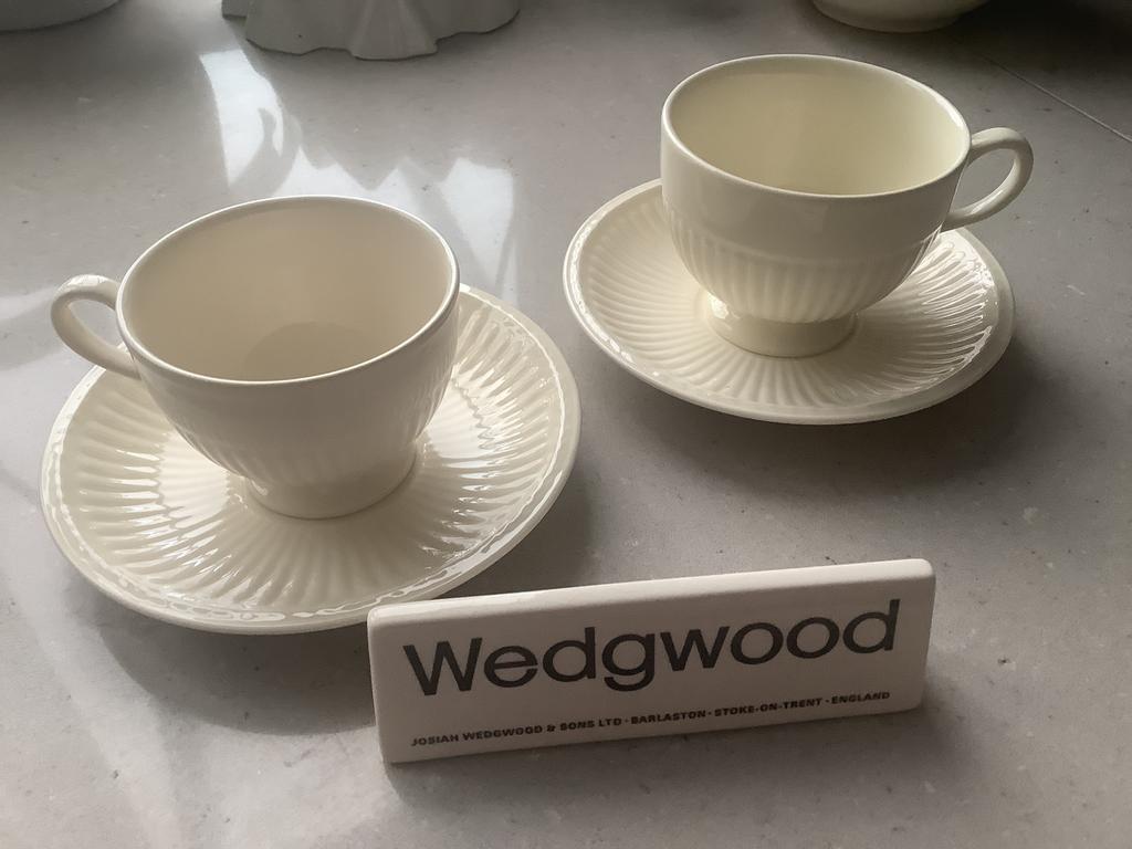 8 zgan bouillonkoppen met schotel van 10,5 cm. WEDGWOOD EDME, Huis en Inrichting, Keuken | Servies, Ophalen of Verzenden, Zo goed als nieuw