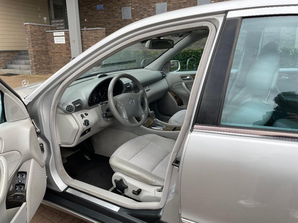 Mercedes-Benz C-Klasse 2.6 C240 Sedan 4-MATIC AUT 2005 Grijs, Auto's, Mercedes-Benz, Automaat, 2597 cc, Leder en Stof, Origineel Nederlands