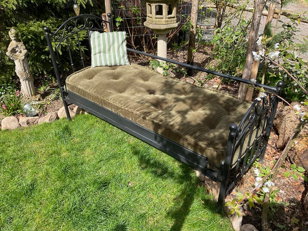 Zwart metalen tuinbank ( daybed )met kussen., Ophalen, Gebruikt, Metaal