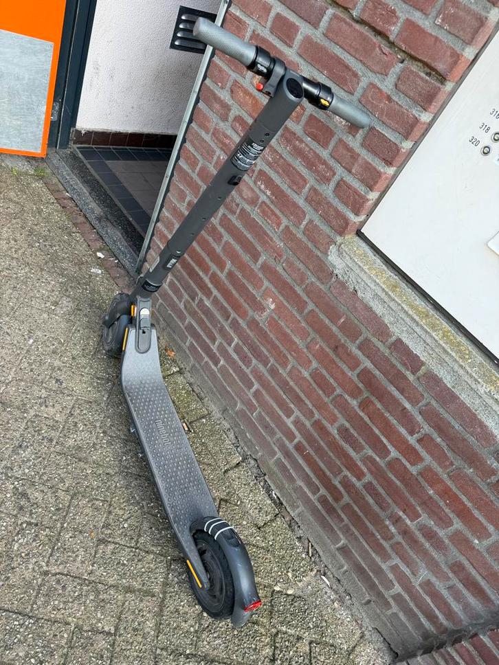 Segway Ninebot E25E E-step 25km/u met oplader, Fietsen en Brommers, Steps, Gebruikt, Elektrische step (E-scooter), Ophalen