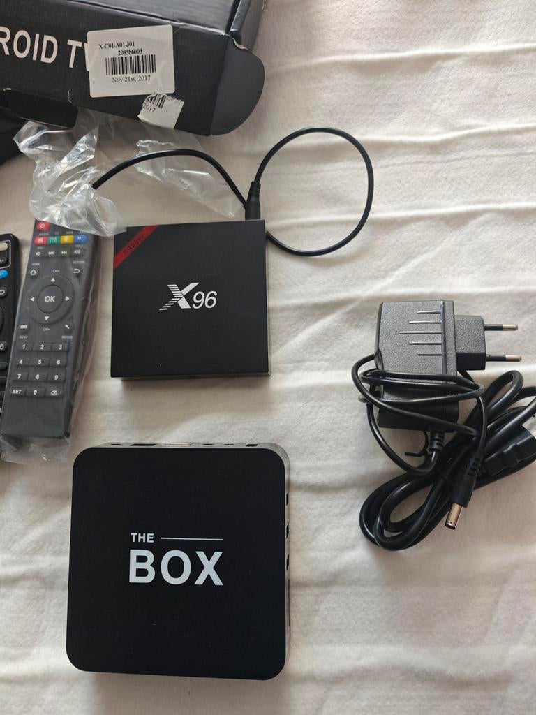 Android tv box 3x en een keyboard nooit gebruik, Ophalen of Verzenden, Nieuw