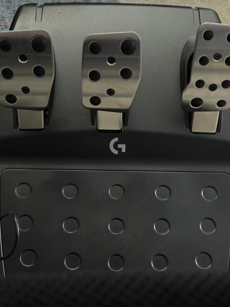 Logitech G G923 racestuur met pedalen en Playseat Challenge, Spelcomputers en Games, Ophalen, Zo goed als nieuw