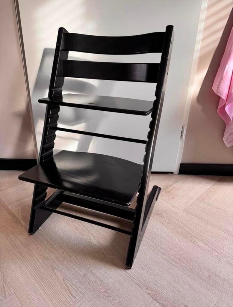 Stokke Tripp Trapp stoel zwart, Ophalen, Zo goed als nieuw, Meegroeistoel