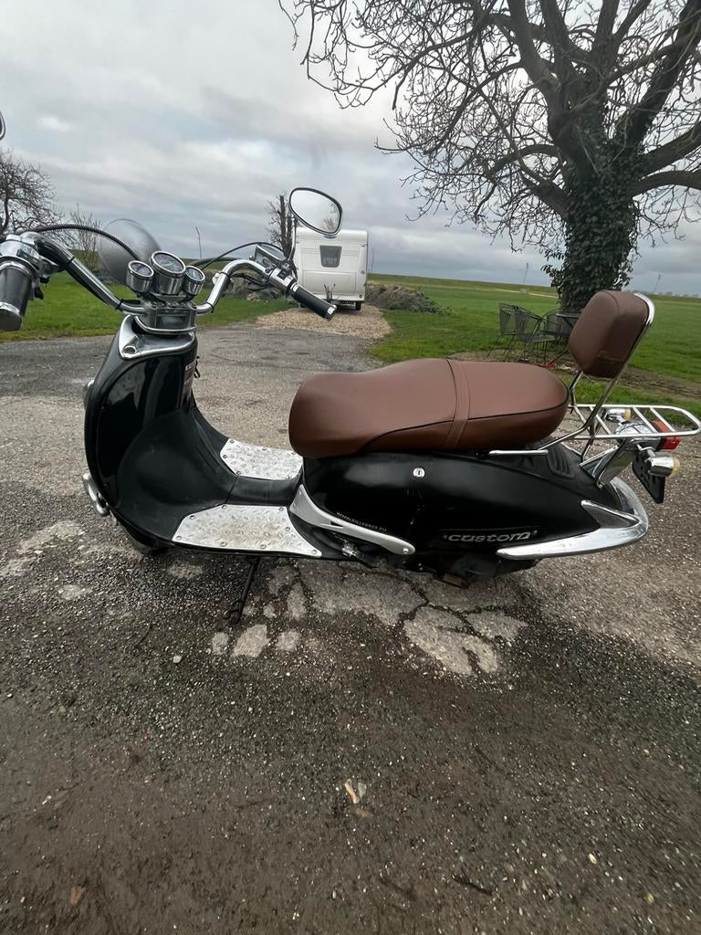 Killerbee custom retro scooter, Ophalen