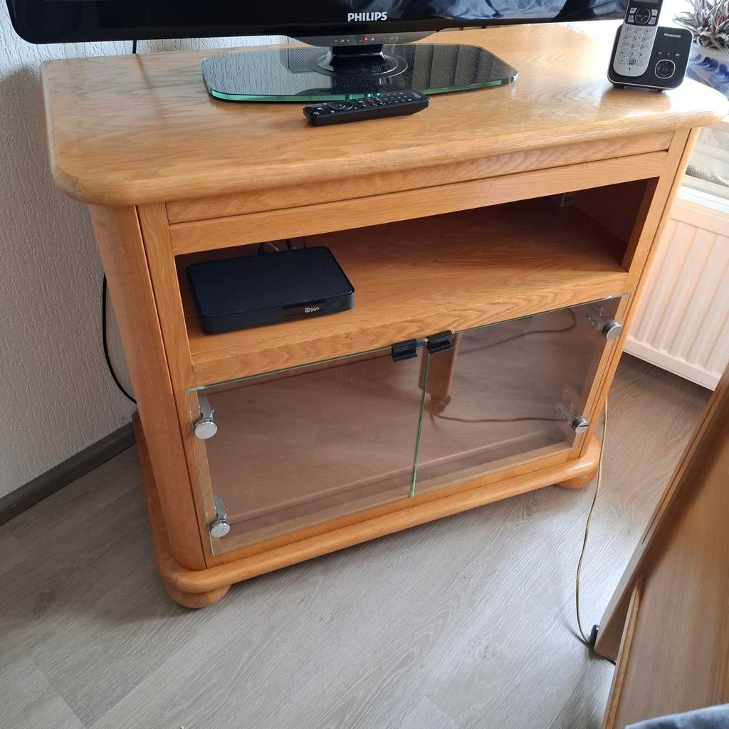 Licht eiken tv kast met draaiplateau, Ophalen