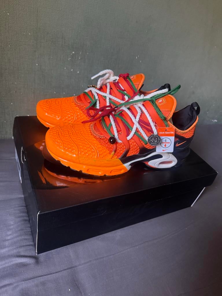 Nike Air Max Plus "Homecoming" Zwart/Oranje - Maat 48.5, Ophalen of Verzenden, Nieuw, Zwart, Sneakers of Gympen