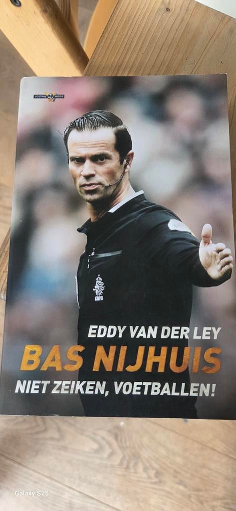 Bas Nijhuis - Niet zeiken, voetballen! (Boek), Boeken, Sportboeken, Ophalen of Verzenden, Gelezen, Eddy van der Ley, Balsport