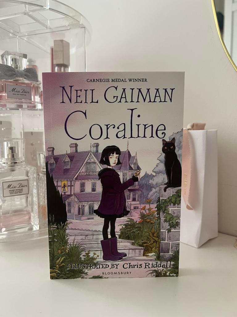 Coraline van Neil Gaiman, Ophalen of Verzenden, Zo goed als nieuw, Fictie