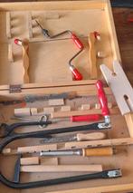 Houten koffer met gereedschap beitel figuurzagen hamer, Ophalen of Verzenden