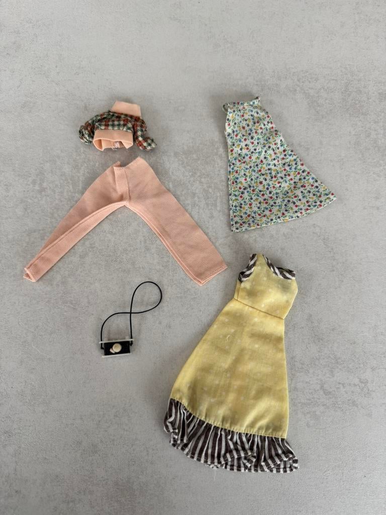 Daisy mary quant kleding, Verzamelen, Poppen, Ophalen of Verzenden, Gebruikt, Kleertjes