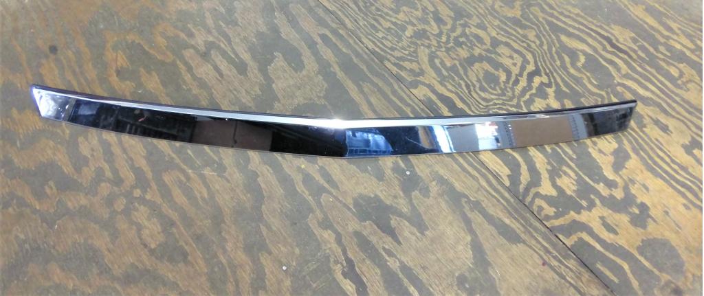 Cadillac Escalade motorkaplijst 2007-2014, Gebruikt, Info@gm.com, Ophalen of Verzenden, P.O. BOX 33170 Detroit, MI 48232-5170