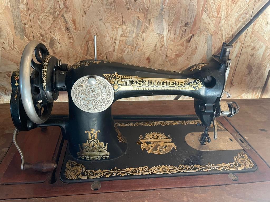 Antieke en Origineel Singer Naaimachine (1920), Ophalen