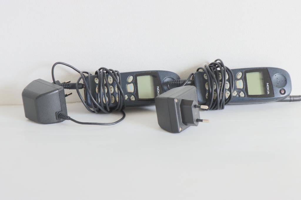 Nokia telefoons twee stuks met adapter., Ophalen of Verzenden, Geen camera, Zwart