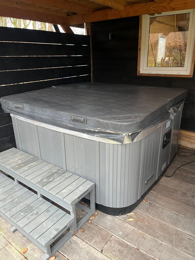 Jacuzzi  5-6 persoons JNJSPAS, Tuin en Terras, Ophalen, Gebruikt, Pomp, Vast