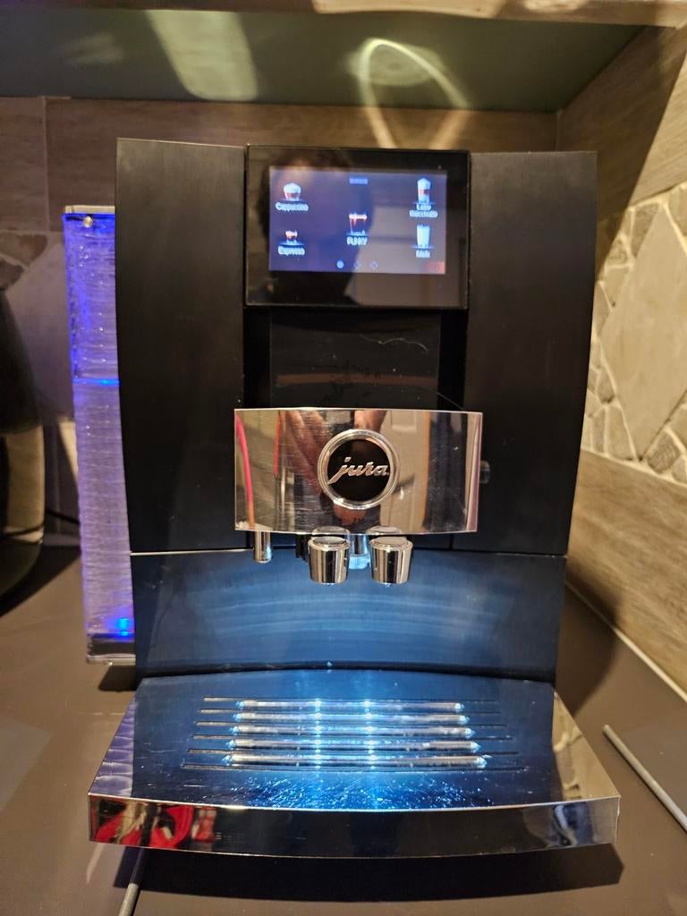 JURA Z10 BLACK EDITION., Witgoed en Apparatuur, Koffiezetapparaten, 10 kopjes of meer, Ophalen, Koffiemachine