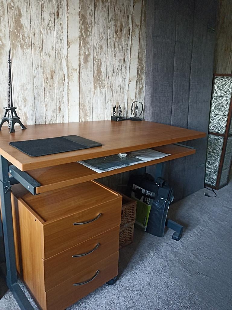 Verstelbaar bureau met ladeblok en uitschuifbaar blad, Huis en Inrichting, Bureaus, Ophalen, In hoogte verstelbaar, Zo goed als nieuw