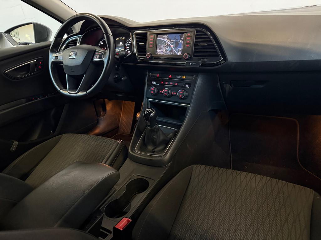 Seat Leon ST 1.6 TDI Style Ecomotive Parkeersensoren Airco C, Auto's, Seat, Voorwielaandrijving, Euro 5, Stof, Gebruikt