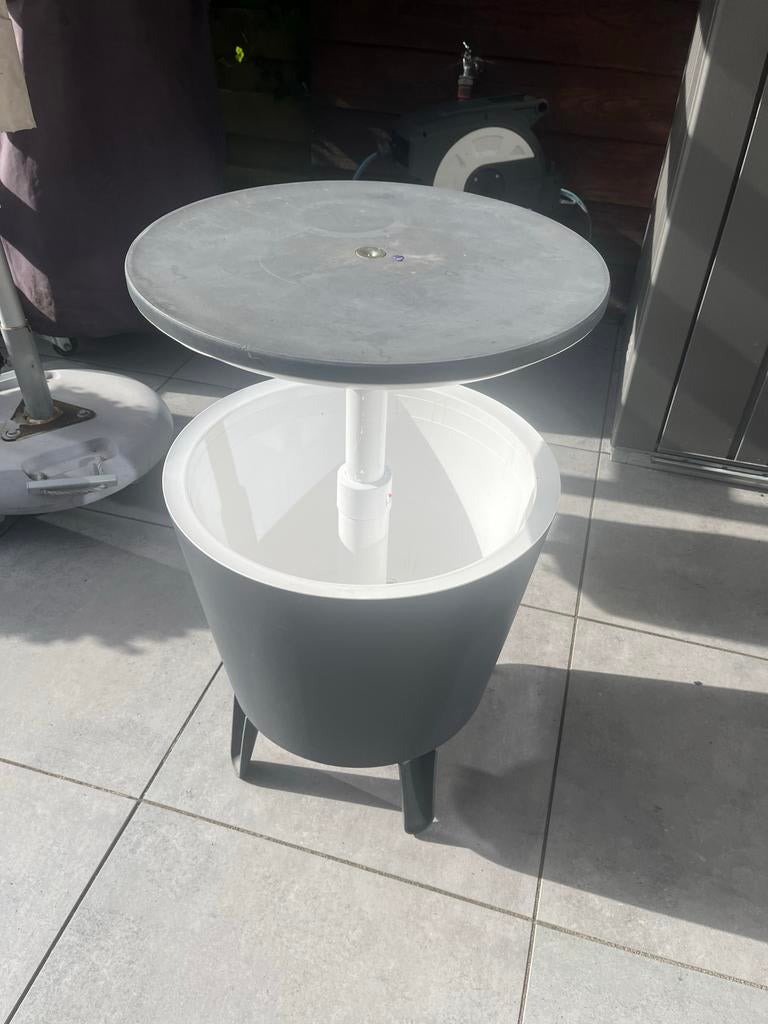 Keter Cool Bar - Koelbox en bijzettafel in één, Tuin en Terras, Ophalen, Gebruikt