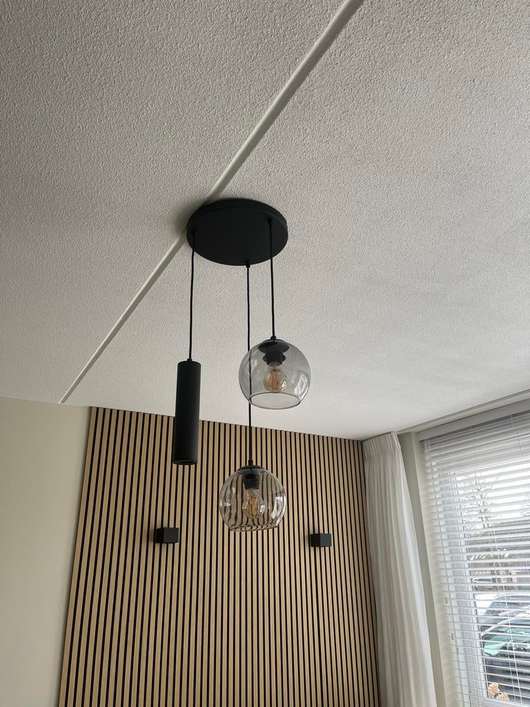 Moderne hanglamp met 3 lichtpunten - Zwart en glas, Ophalen of Verzenden, Zo goed als nieuw, Glas, 50 tot 75 cm