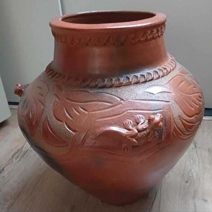 Grote aardewerken vaas met decoratie, Antiek en Kunst, Antiek | Vazen, Ophalen of Verzenden