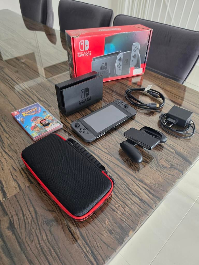Nintendo switch grijs met Beschermhoes & Mariokart, Met games, Met 2 controllers, Ophalen of Verzenden, Zo goed als nieuw