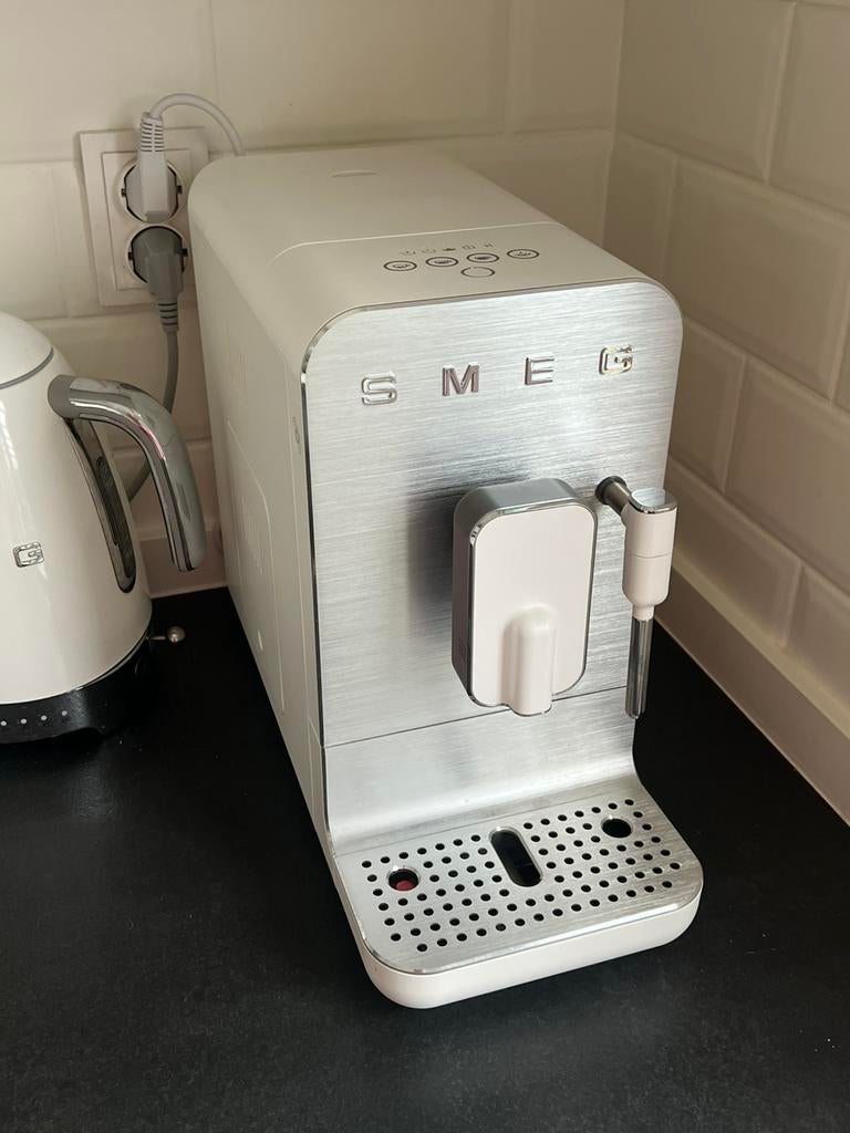 Koffiemachine SMEG Wit, 10 kopjes of meer, Ophalen of Verzenden, Zo goed als nieuw, Koffiemachine