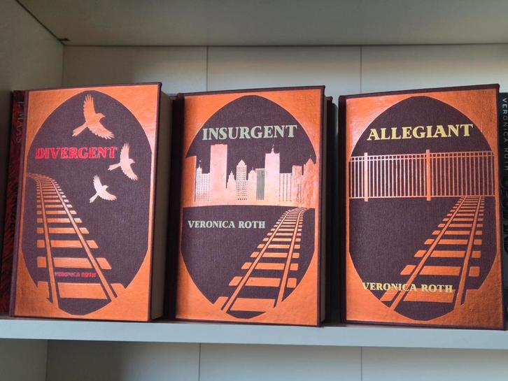 Divergent serie Veronica Roth hardcover Engels, Boeken, Fantasy, Ophalen of Verzenden