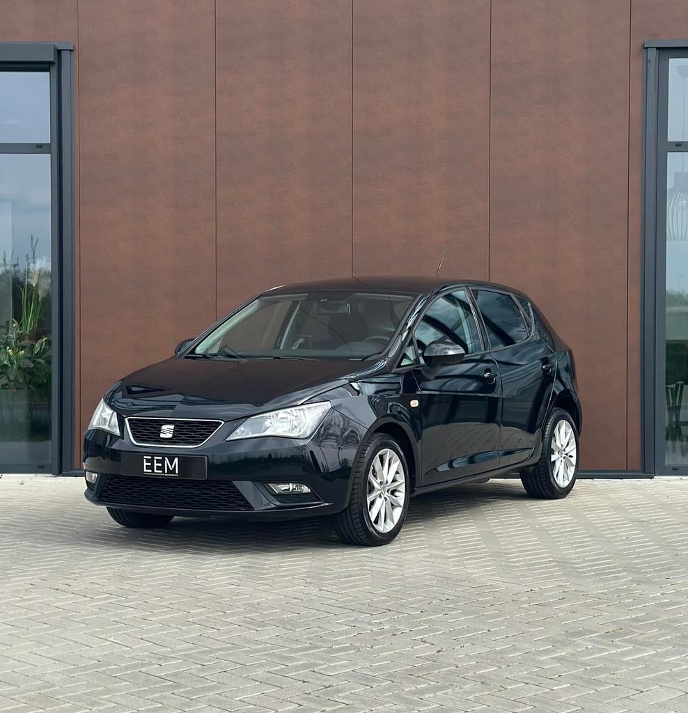 Seat Ibiza 1.2 5DRS 2013 Zwart - 2e EIG | FACELIFT | NAVI, Auto's, Voorwielaandrijving, 40 €/maand, 990 kg, Origineel Nederlands