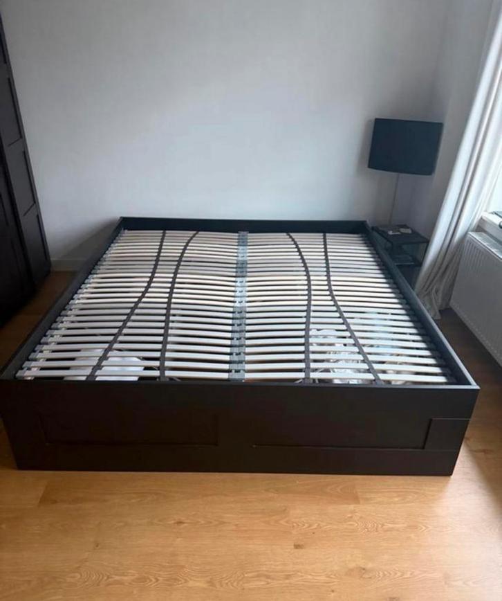 IKEA BRIMNES Bedframe met matras, 180x200 cm - Waard 450€, Huis en Inrichting, Slaapkamer | Bedden, Ophalen