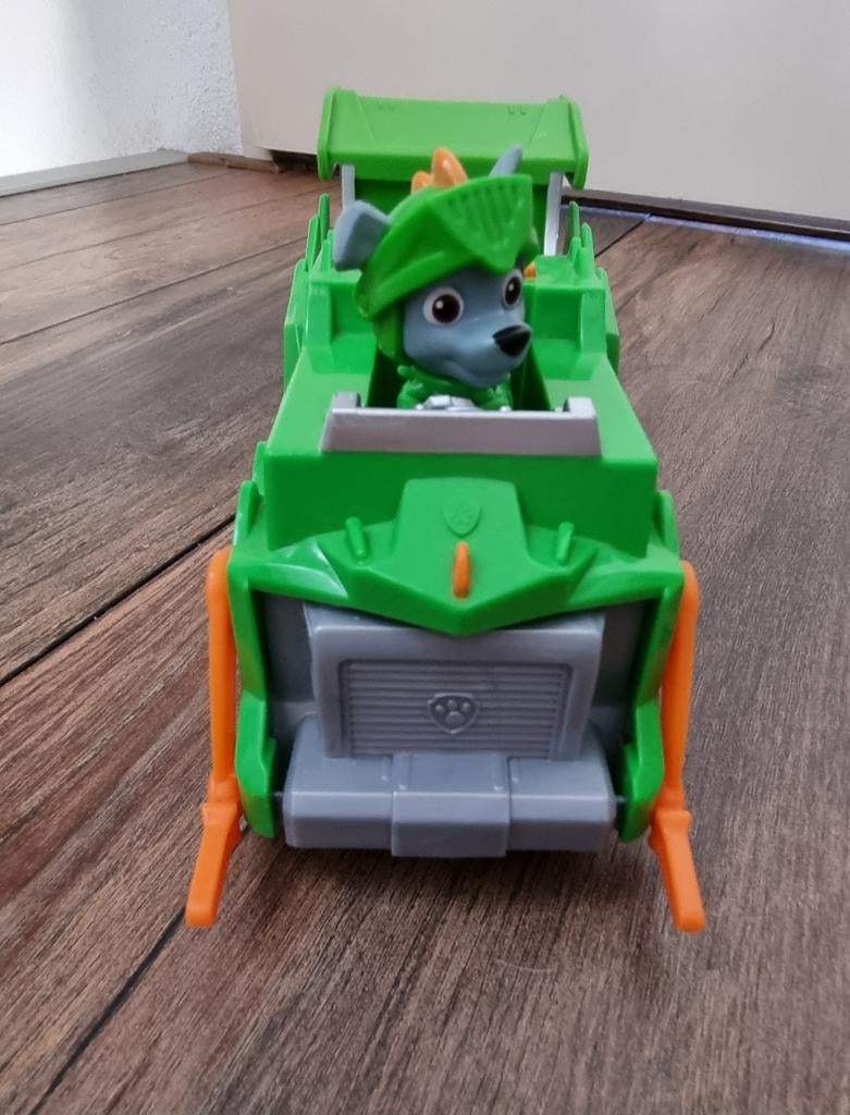 PAW Patrol Rescue Knights Rocky speelgoedvoertuig, Ophalen