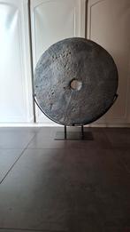 Decoratief ornament in de vorm van een molensteen, Antiek en Kunst, Ophalen