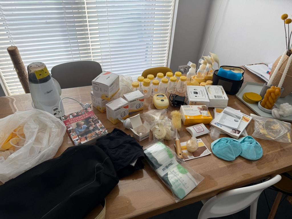 Medela Freestyle borstkolf, handkolf en borstvoeding pakket, Ophalen of Verzenden, Gebruikt, Borstkolf