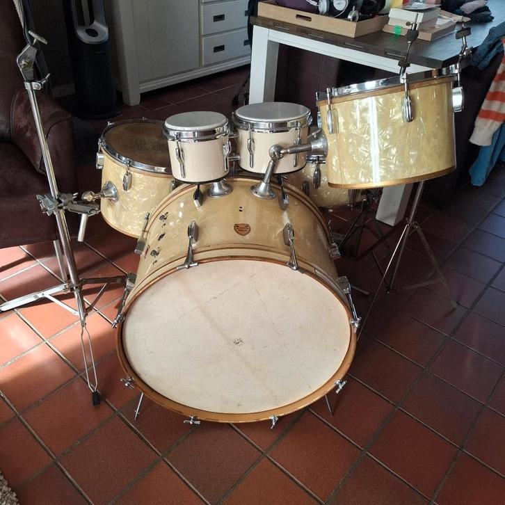 Vintage sonorus drumstel jaren 50 met Bongo's, Muziek en Instrumenten, Instrumenten | Toebehoren, Gebruikt, Drums of Percussie