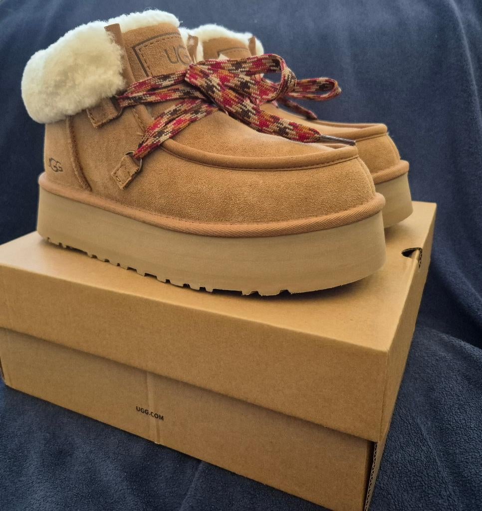 Ugg Funkarra maat 38 Nieuw, Kleding | Dames, Schoenen, Nieuw, Snowboots, Beige, Ophalen of Verzenden
