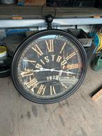 Grote zwarte klok met Romeinse cijfers, Antiek en Kunst, Ophalen of Verzenden