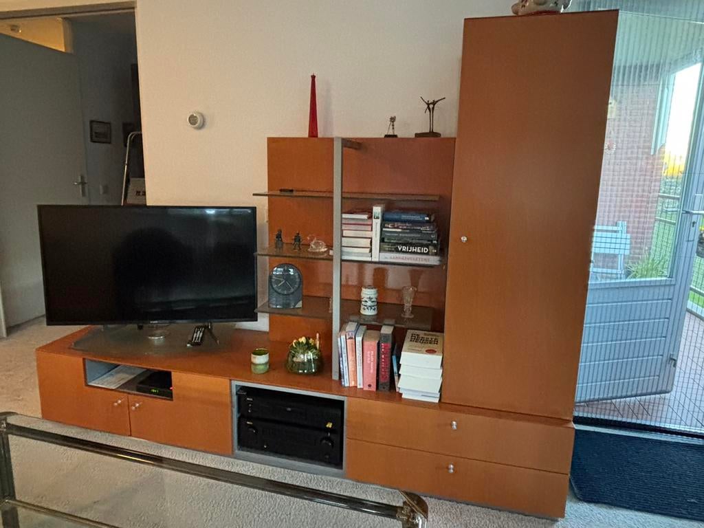 DRESSOIRKAST MET DRAAIPLATEAU TV, Ophalen, Gebruikt, Met deur(en), Glas