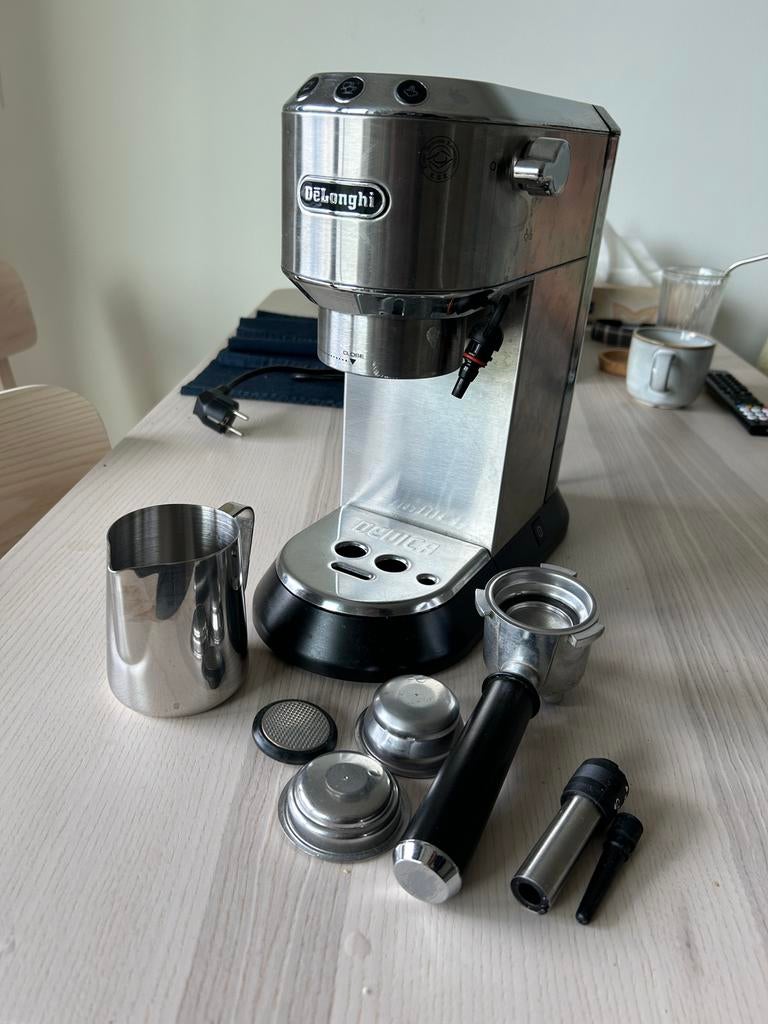 DeLonghi Dedica Espresso machine, Ophalen, Zo goed als nieuw, Espresso apparaat, Afneembaar waterreservoir