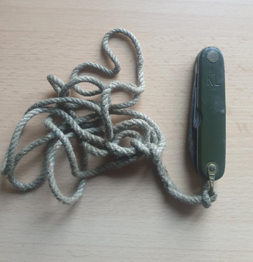 KL zakmes(groen handvat) met origineel geweven touwtje, Verzenden, Overige soorten, Overige gebieden, Mes of Dolk