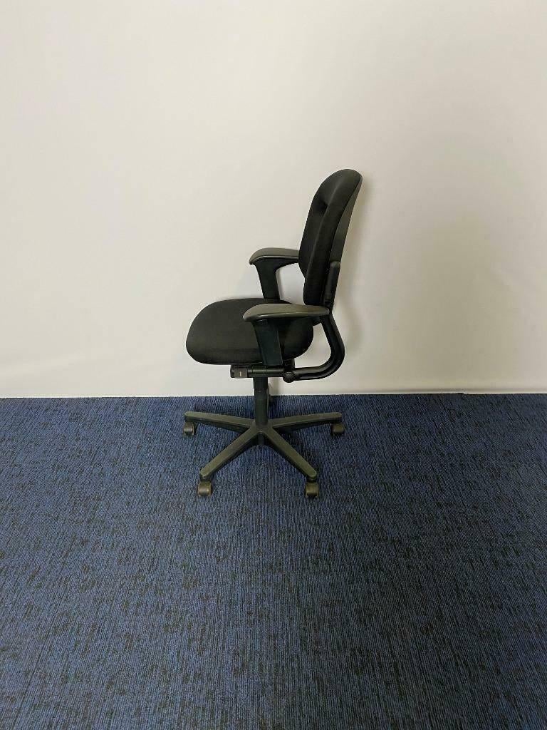 67 x Bureaustoel Ahrend 220, nieuw zwart gestoffeerd, Ophalen, Gebruikt, Zwart, Bureaustoel