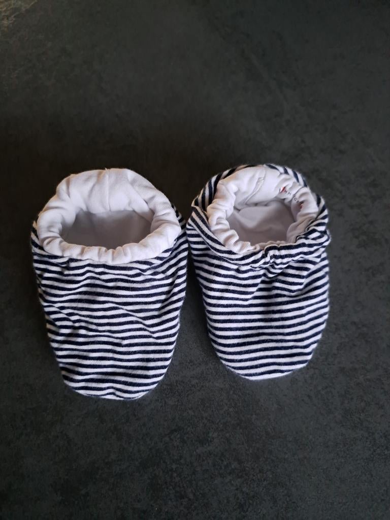 Schattige gestreepte baby slofjes, Kinderen en Baby's, Babykleding | Schoentjes en Sokjes, Slofjes, Jongetje of Meisje, Ophalen of Verzenden