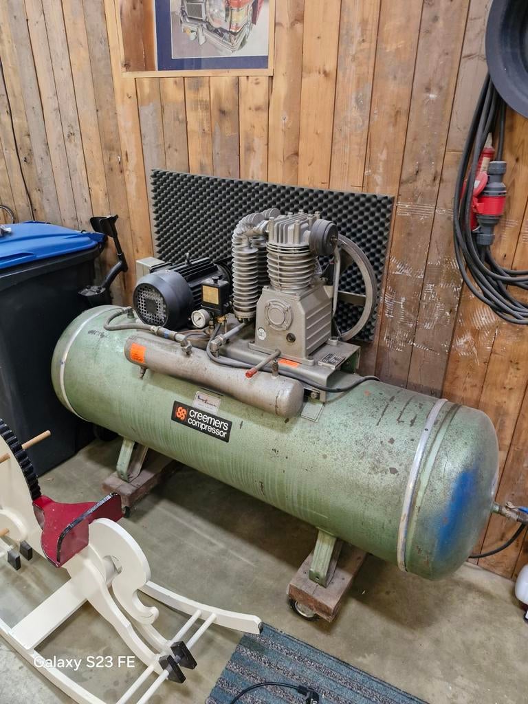 Creemers Compressor EST 420 - 700 liter tank, Ophalen, Gebruikt, 400 tot 800 liter/min, 10 bar of meer
