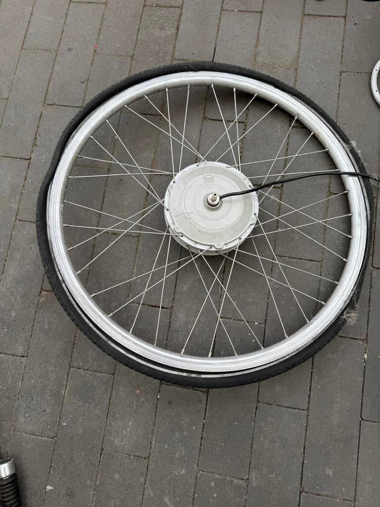 Voor en achterwiel met motor diverse merken, Fietsen en Brommers, Fietsonderdelen, Ophalen of Verzenden, Zo goed als nieuw, Motor