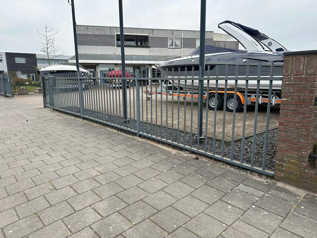 Hekwerk B&G met schuifpoort (8m) + vast hek (15m) +looppoort, Ophalen, Zo goed als nieuw, IJzer, Spijlenhekwerk